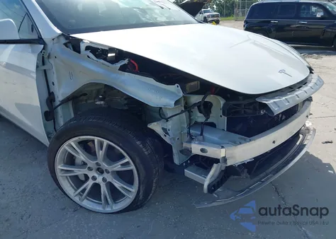 2021 Tesla Model Y Long Range Dual Motor All-Wheel Drive z USA, uszkodzony, nr VIN 5YJYGDEE0MF082605